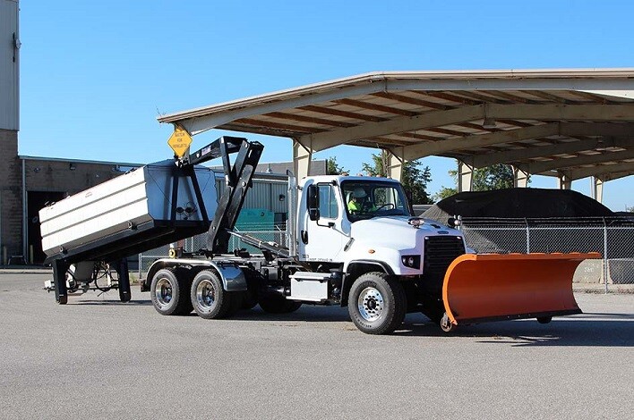 Shuttle40-40,000lb-Capacity Hooklift